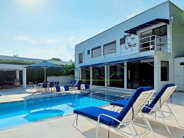 Casa en arriendo Condominio Campestre El Peñon, Avenida Portachuelo, Girardot, Cundinamarca, Colombia