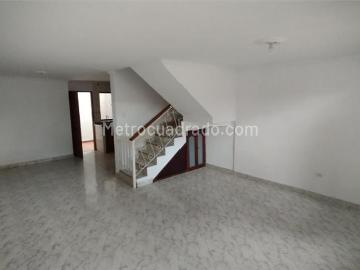 Casa en alquiler en Crespo - Cocina amoblada