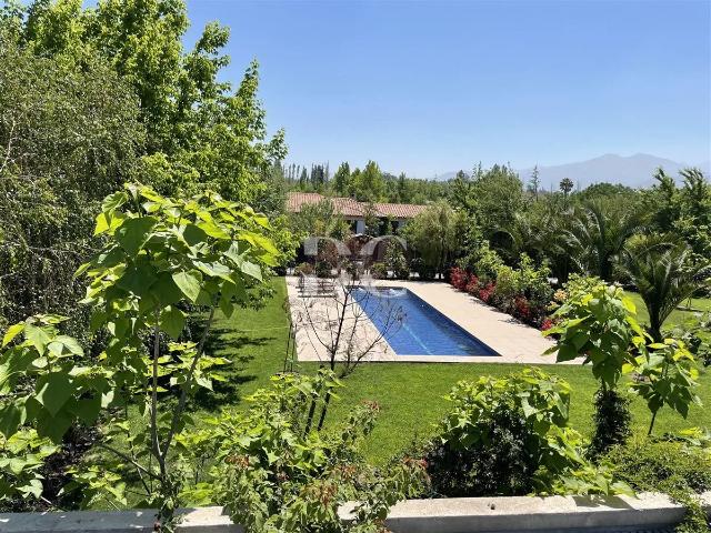 Casa En Arriendo De 3 Dorm. Chicureo Poniente Colina