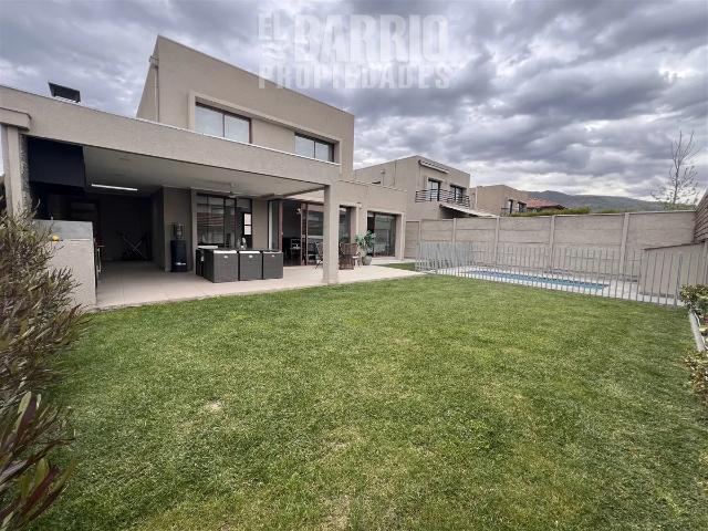 Casa En Arriendo De 3 Dorm. En Colina