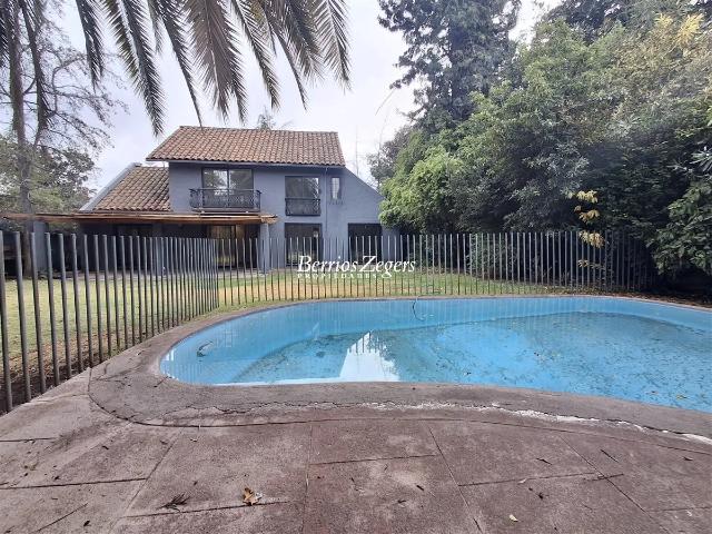 Casa En Arriendo De 3 Dorm. En La Dehesa Camino Central