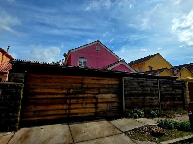 Casa En Arriendo De 3d/2b. Valle Lo Campino quilicura