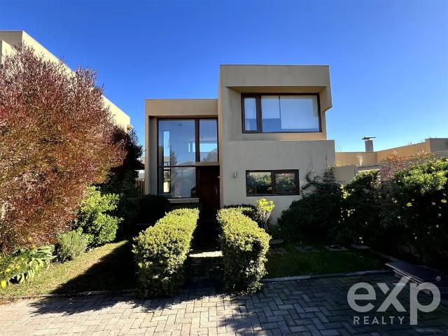 Casa En Arriendo De 3d. En Chicureo Norte