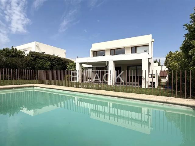 Casa En Arriendo De 4 Dorm. En Chicureo