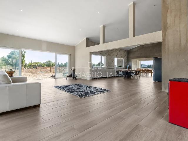 Casa En Arriendo De 4 Dorm. En Colina
