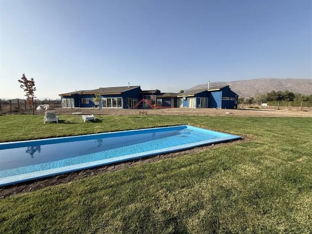 Casa En Arriendo De 4 Dorm. En Colina