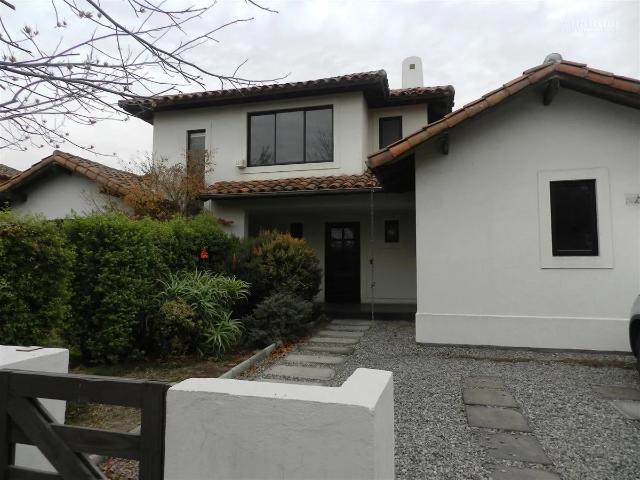 Casa En Arriendo De 4 Dorm. En Colina