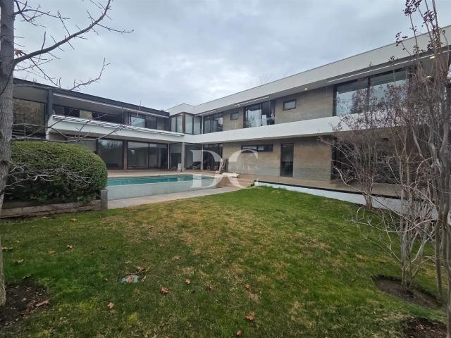 Casa En Arriendo De 4 Dorm. En Colina