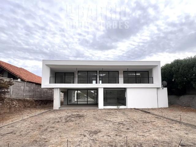 Casa En Arriendo De 4 Dorm. En Colina