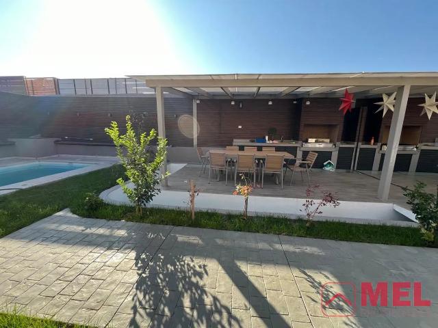 Casa En Arriendo De 4 Dorm. En Colina