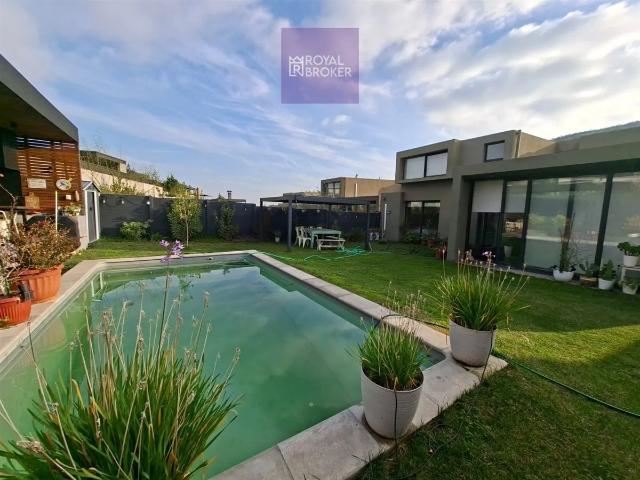Casa En Arriendo De 4 Dorm. En Colina
