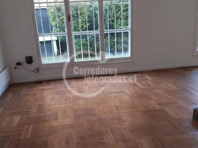 Casa en arriendo de 4 dorm. en las condes metro e. militar