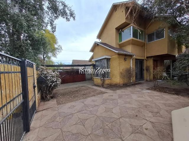 Casa en arriendo de 4 dorm. en las condes