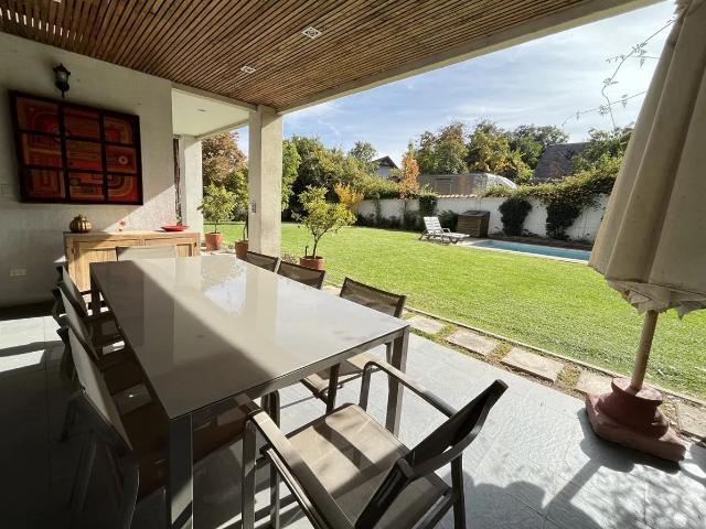 Casa en arriendo de 4 dorm. en las condes