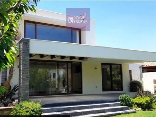 Casa En Arriendo De 4 Dorm. Mas Escrit. En Piedra Roja
