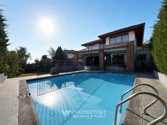 Casa en arriendo de 5 dorm. condominio san carlos de apoquin