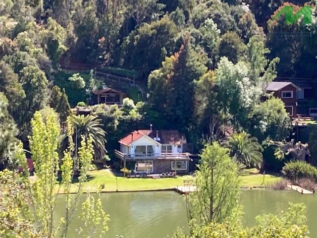 Casa En Arriendo De 5 Dorm. En Vichuquén