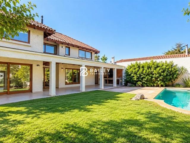 Casa En Arriendo De 5 Dorm. En Concón