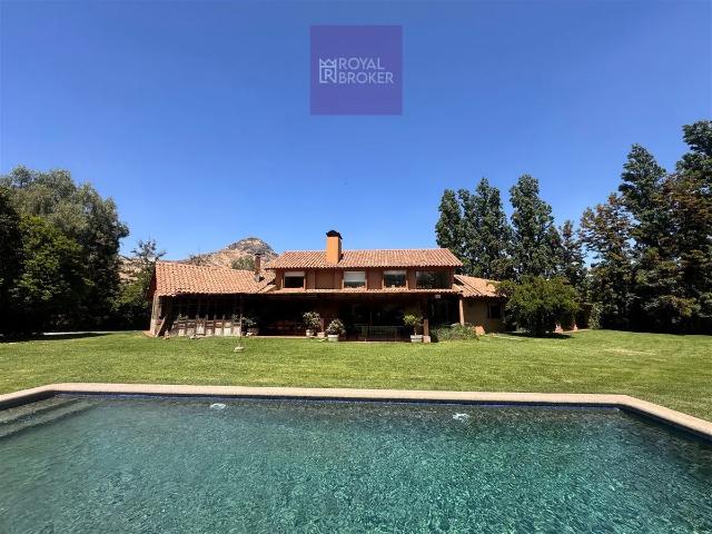 Casa En Arriendo De 5 Dorm. En Colina