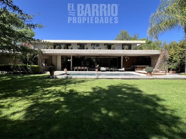 Casa En Arriendo De 5 Dorm. En Colina