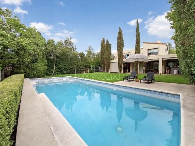 Casa En Arriendo De 5 Dorm. En Hacienda Chicureo