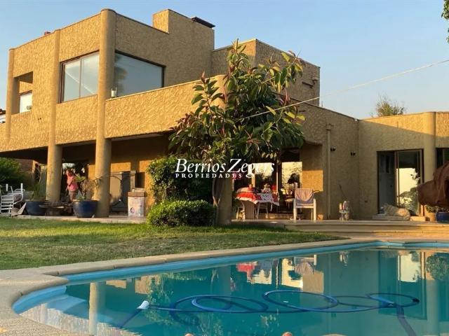 Casa En Arriendo De 5 Dorm. En Las Condes