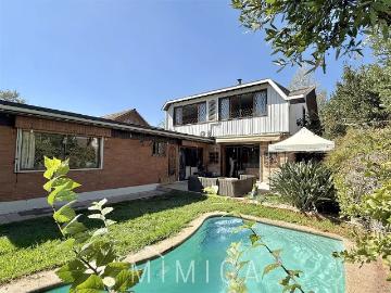 Casa en arriendo de 5 dorm. en ñuñoa