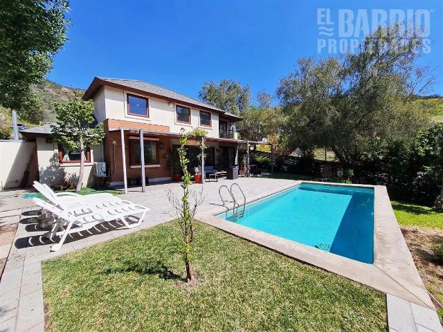 Casa En Arriendo De 5 Dorm La Reserva Chicureo