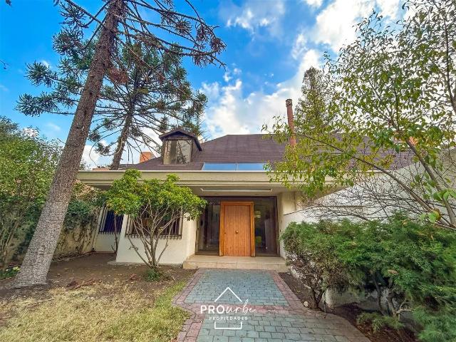 Casa en arriendo de 6 dorm. en las condes