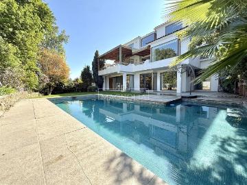 Casa en arriendo de 6 dorm. en las condes