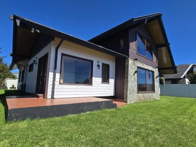 Casa En Arriendo De 6 Dorm. En Puerto Varas