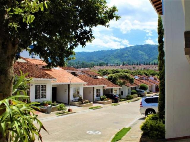 Casa en arriendo El Tejar, Oriente
