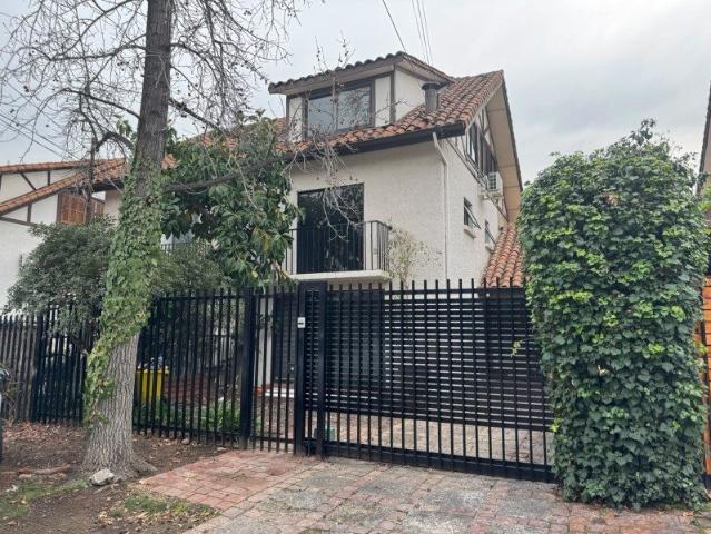 Casa en arriendo en mall alto las condes 4 dormitorios + servicios, las condes