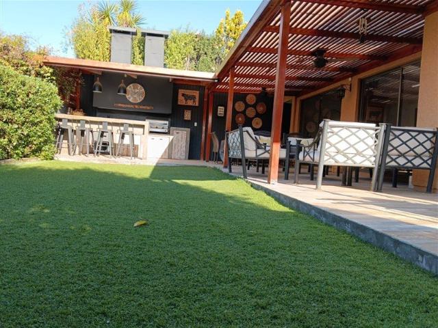 Casa en arriendo en av plaza / udd, las condes