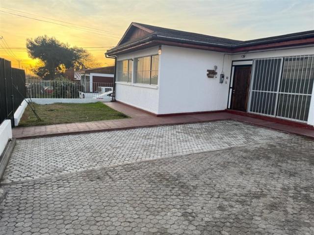 Casa en Arriendo en Avenida Los Perales