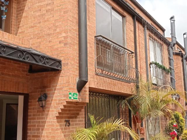 Casa En Arriendo En Bogota En Gratamira A198765