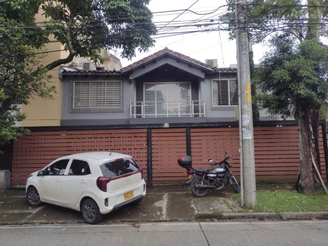 Casa EN ARRIENDO EN Cali EN Urbanización La Flora 239317 $12.000.000