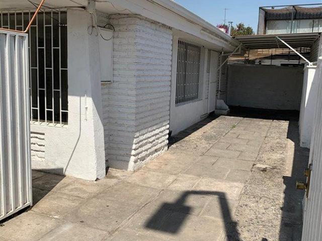 Casa en arriendo en casa apta para uso familiar u oficina, las condes