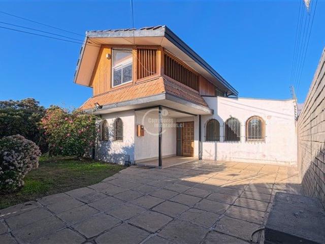Casa en arriendo en chesterton / apoquindo, las condes