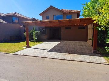 Casa en Arriendo en Colina 4 dormitorios 3 baños