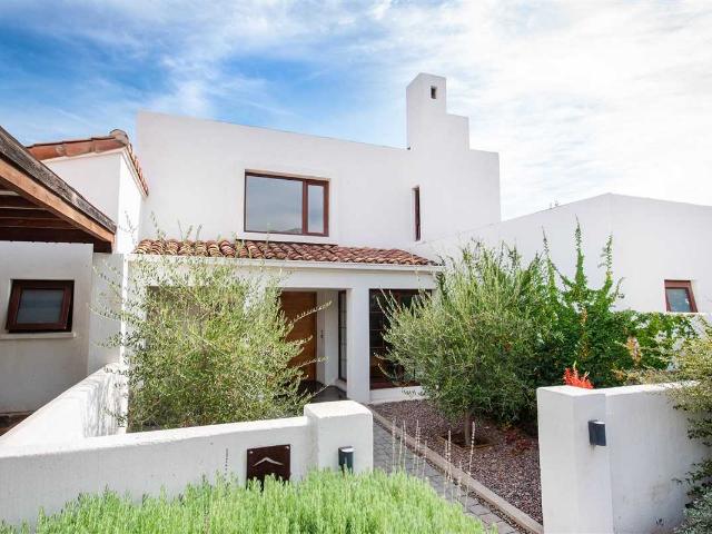 Casa en Arriendo en Colina 4 dormitorios 4 baños