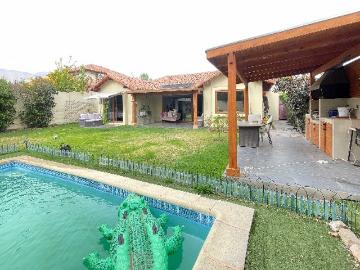 Casa en Arriendo en Colina 4 dormitorios 4 baños