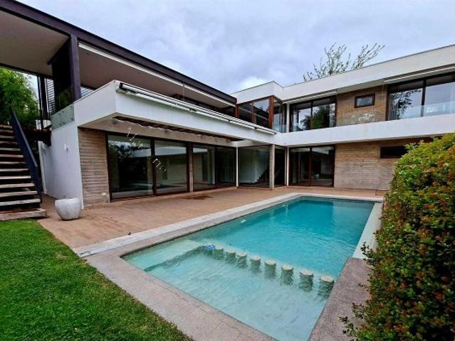 Casa en Arriendo en Colina 4 dormitorios 4 baños