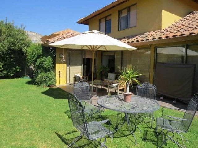 Casa en Arriendo en Colina 5 dormitorios 4 baños
