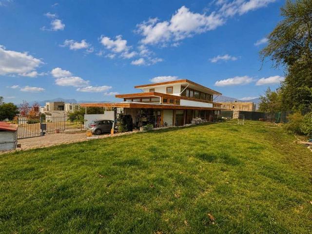 Casa en Arriendo en Colina 5 dormitorios 4 baños