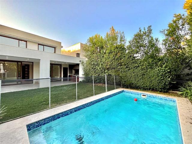 Casa en Arriendo en Colina 5 dormitorios 4 baños