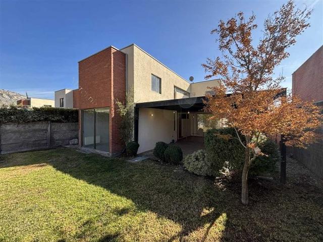 Casa en Arriendo en Colina 5 dormitorios 5 baños