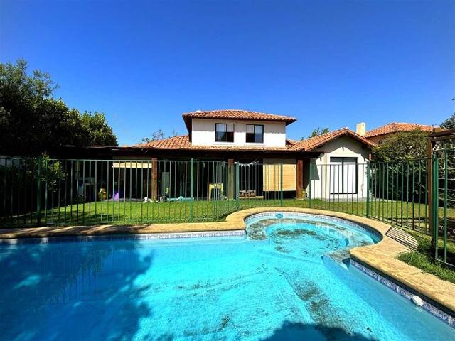 Casa en Arriendo en Colina 5 dormitorios 5 baños