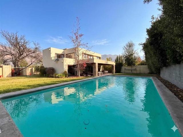 Casa en Arriendo en Colina 5 dormitorios 5 baños