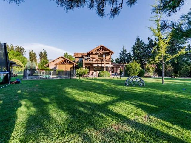 Casa en Arriendo en Colina 5 dormitorios 5 baños